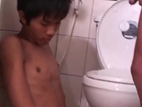 Asian bareback twink fucks pissing stud in doggystyle